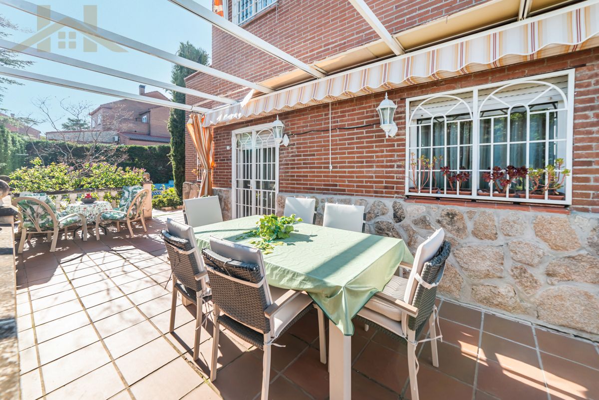Terrassa de Casa o xalet en venda en Arroyomolinos (Madrid) amb Aire condicionat, Calefacció i Jardí privat