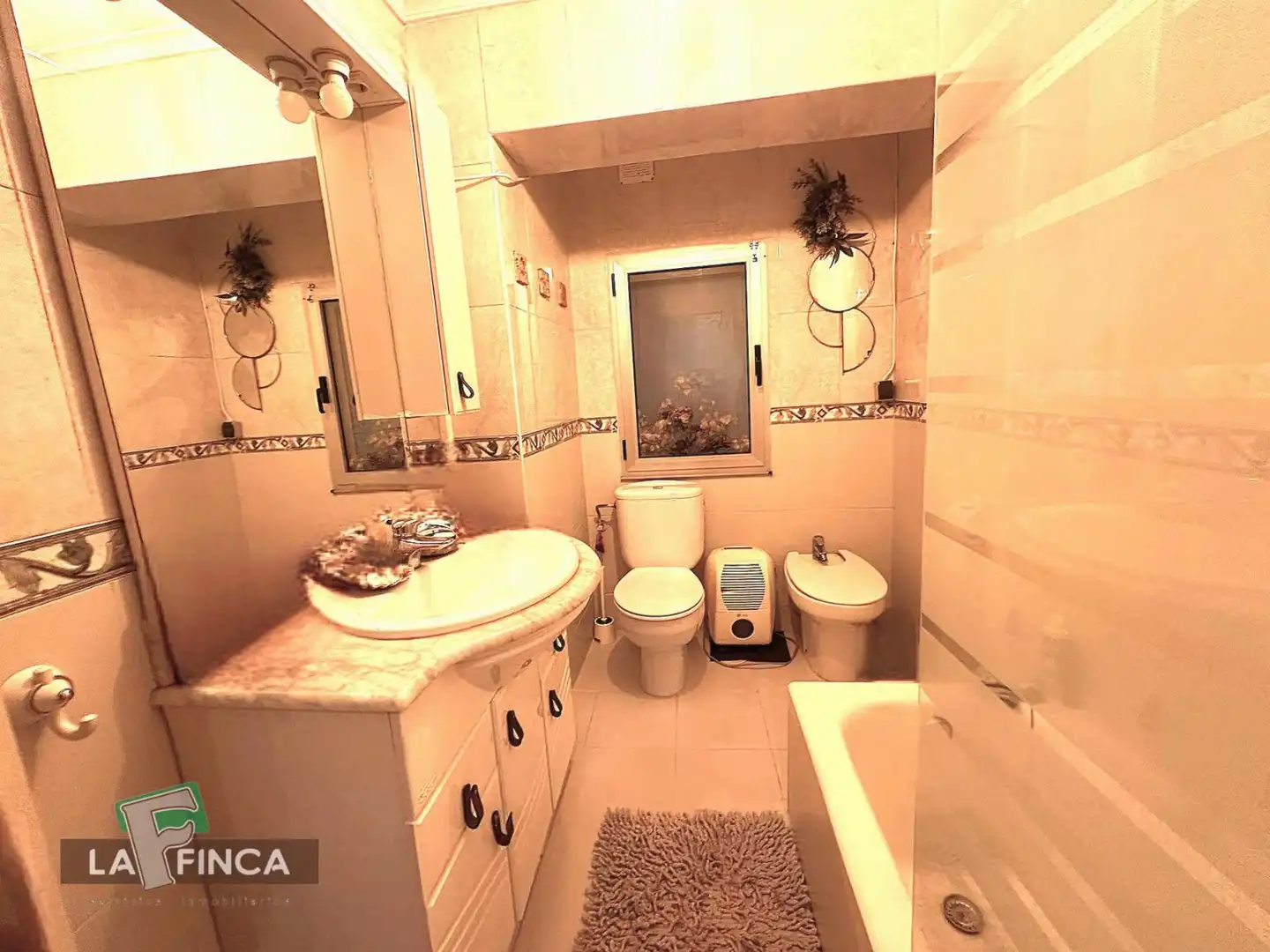 Bathroom of Flat for sale in Oviedo   with Heating and Furnished