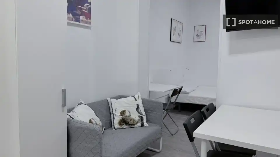Bedroom of Flat for rent in Madrid  with Air Conditioner, Heating and Furnished