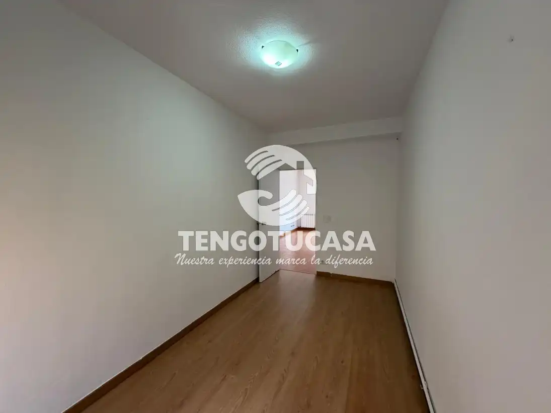 Piso en venta en Madrid con Calefacción, Terraza y Trastero
