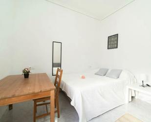 Bedroom of Flat to share in  Sevilla Capital  with Washing machine