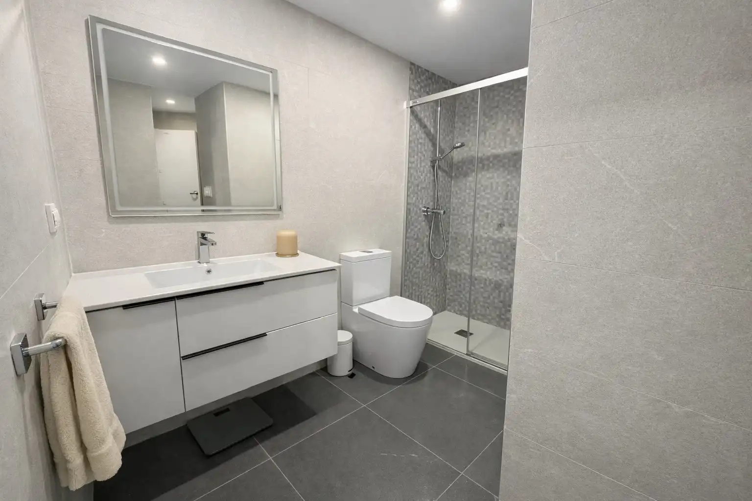 Baño de Piso en venta en Valencia con Aire acondicionado, Calefacción y Jardín privado