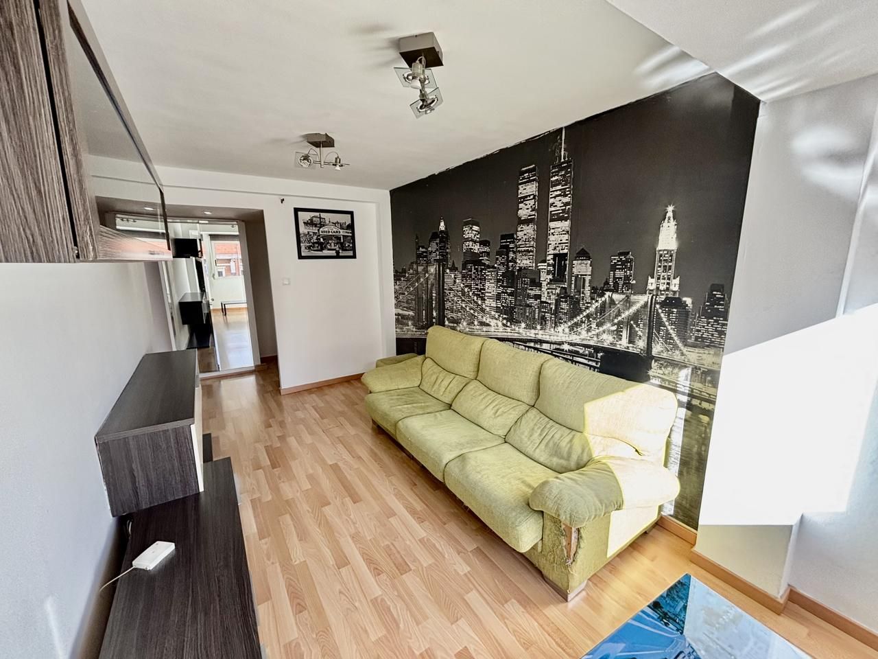 Living room of Flat for sale in  Zaragoza Capital  with Air Conditioner, Heating and Furnished