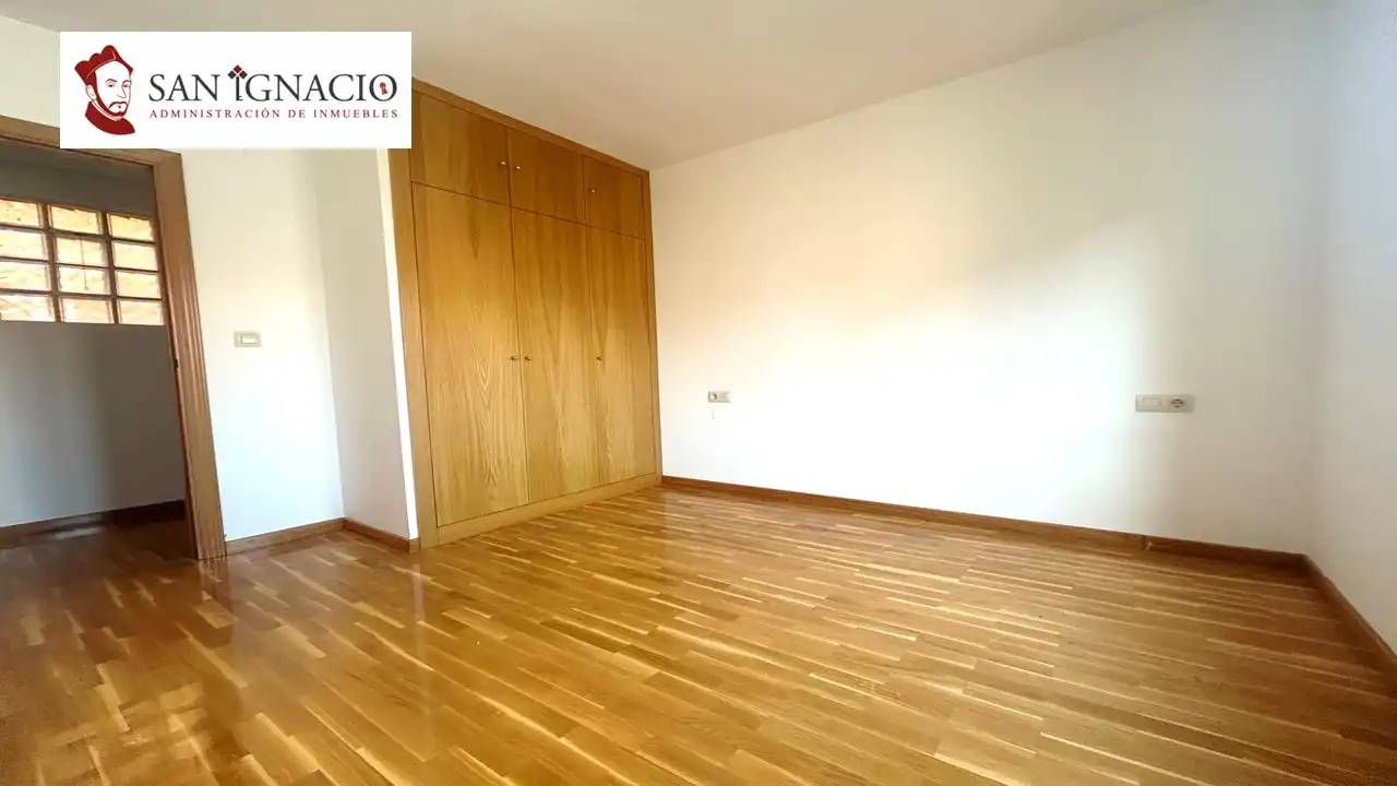 Habitación de Piso en venta en Villarcayo de Merindad de Castilla la Vieja con Aire acondicionado, Calefacción y Trastero