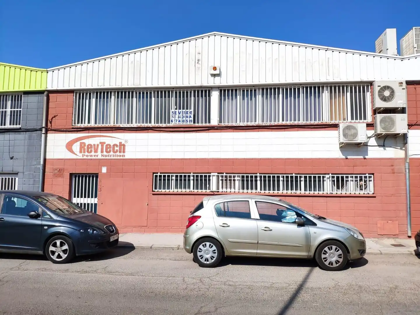Vista exterior de Nave industrial en venta en Petrer