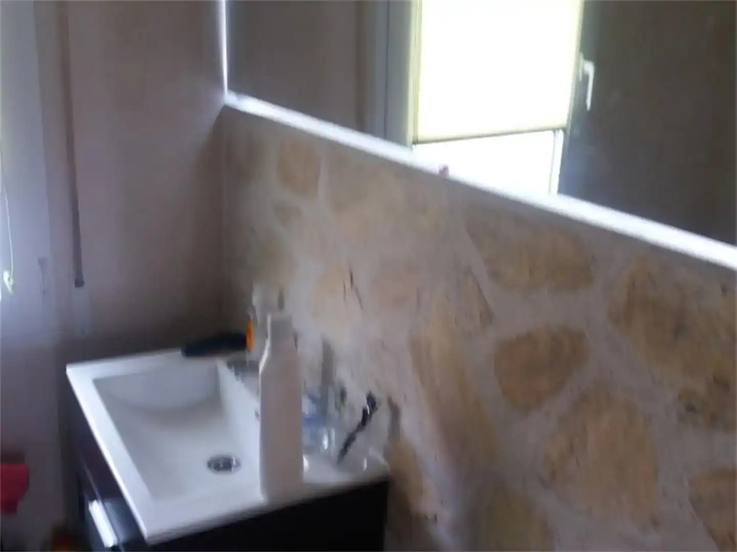 Bany de Casa o xalet en venda en Cedillo del Condado amb Aire condicionat, Jardí privat i Moblat