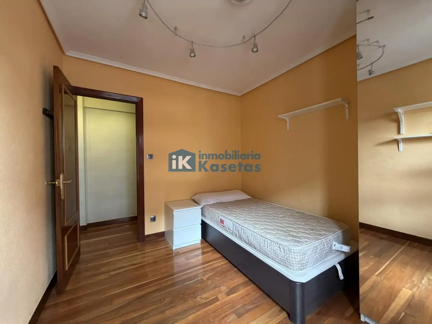 Habitación de Piso en venta en Basauri  con Calefacción y Terraza
