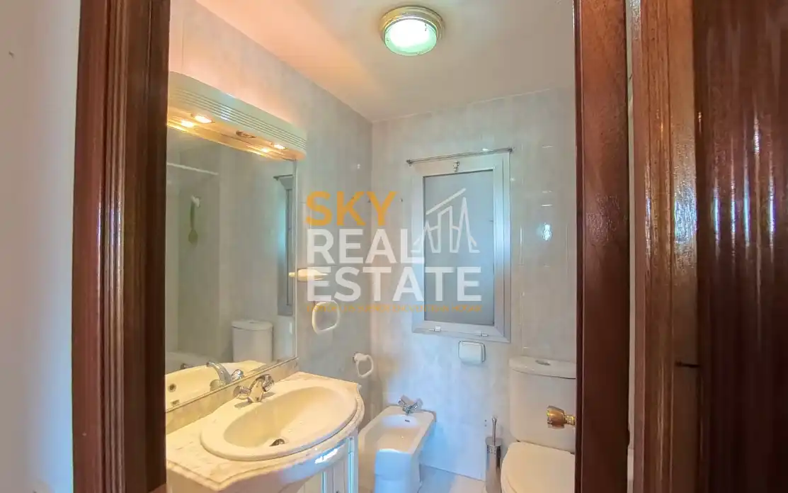 Bathroom of Flat for sale in Fuenlabrada  with Air Conditioner, Furnished and Balcony
