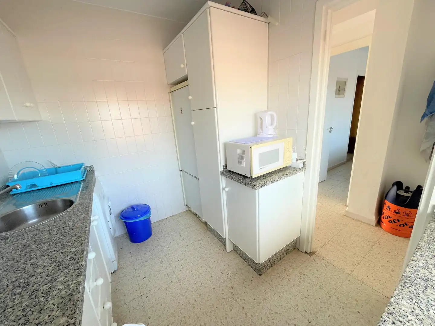 Cuina de Pis de lloguer en Punta Umbría amb Aire condicionat, Terrassa i Moblat