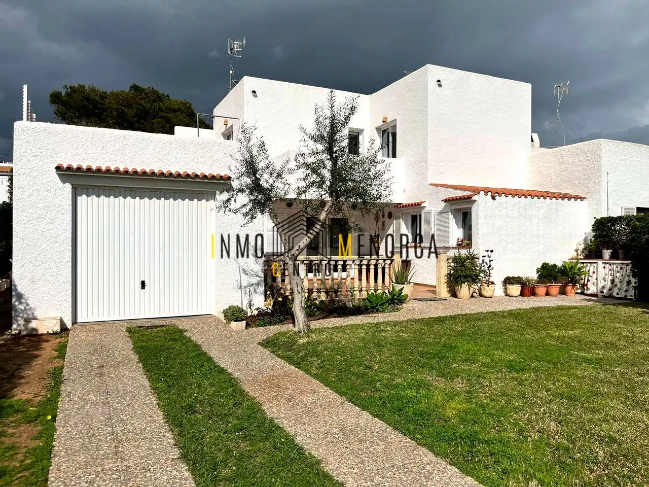 Vista exterior de Casa adosada en venda en Ciutadella de Menorca amb Jardí privat i Terrassa
