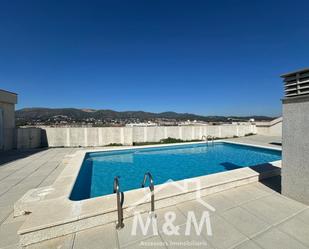 Piscina de Planta baixa de lloguer en Castelldefels amb Terrassa i Piscina comunitària