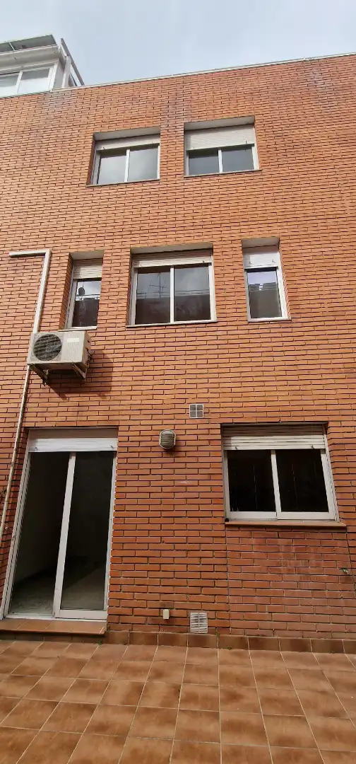 Vista exterior de Casa adosada en venta en Montcada i Reixac