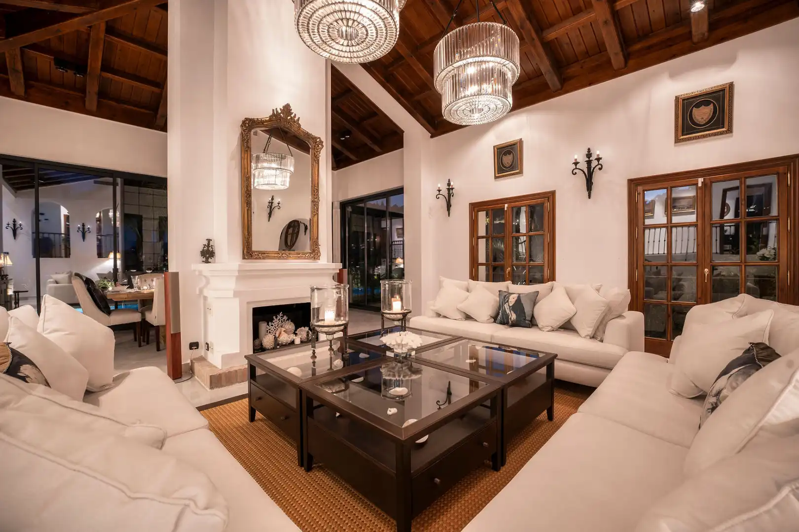 Living room of Houses for sale in Benahavís  with Air Conditioner, Private garden and Swimming Pool