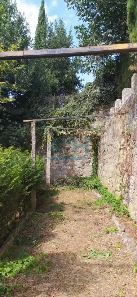 Finca rústica en venta en Beade  con Jardín privado y Amueblado