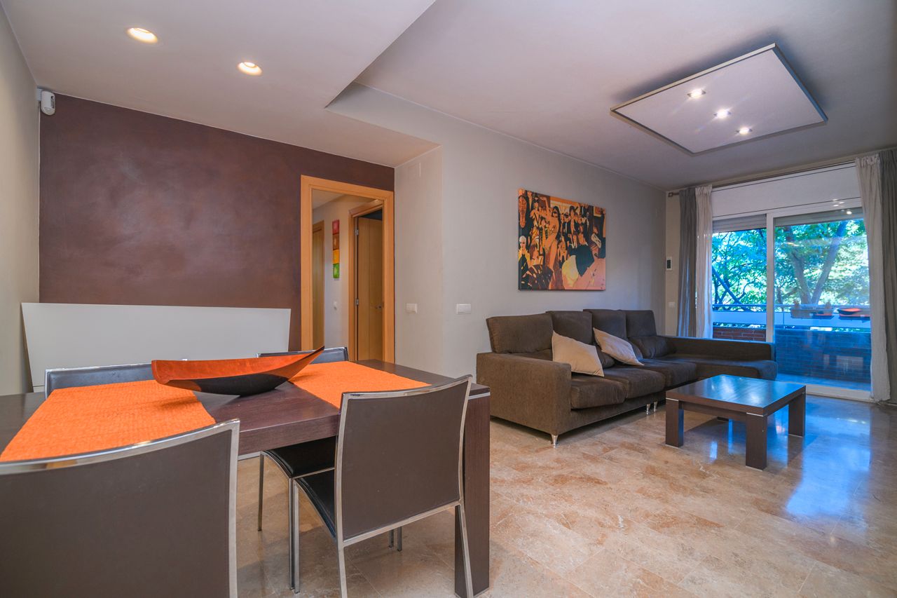 Sala de estar de Piso en venta en Viladecans con Horno, Balcón y Piscina comunitaria