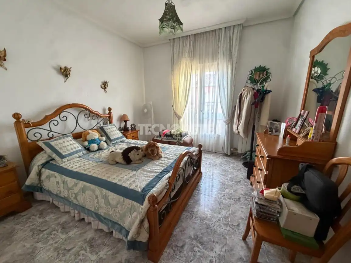 Casa aparellada amb terrassa en venda a C. la Virgen, imagen 14