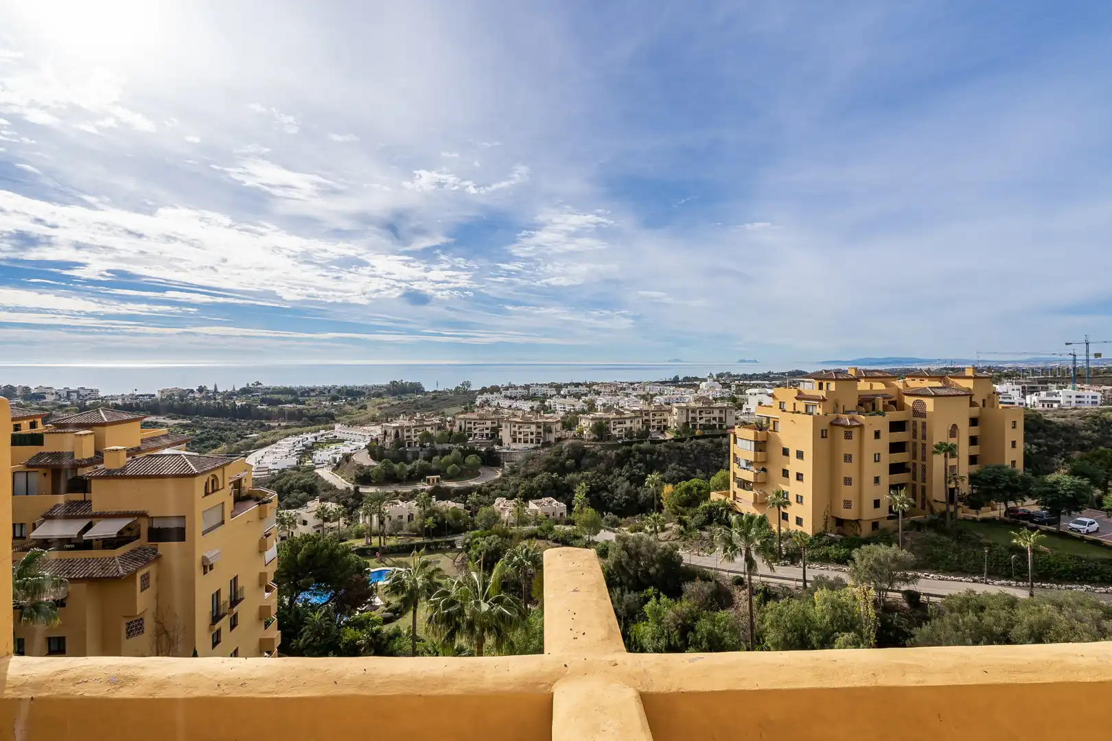 Außenansicht von Maisonette zur Miete in Estepona mit Klimaanlage, Heizung und Terrasse