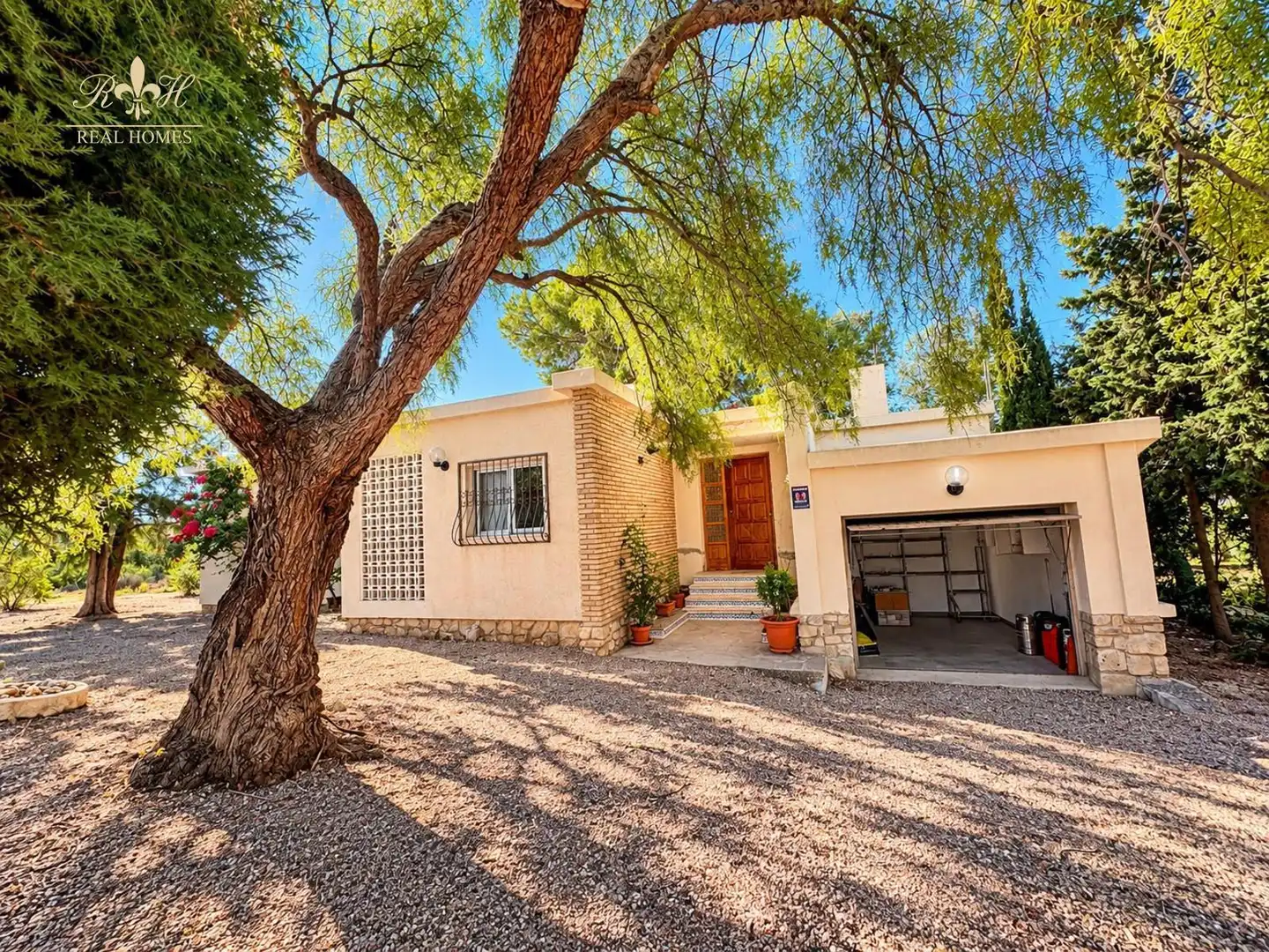 Detached house with pool for sale in EL PLANET