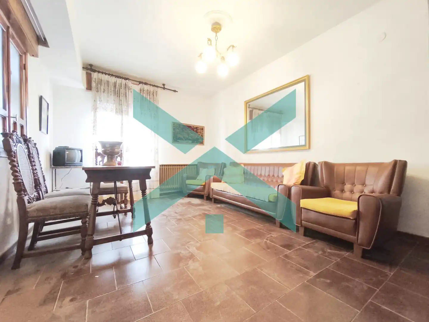 Sala de estar de Piso en venta en Lillo con Calefacción, Terraza y Amueblado