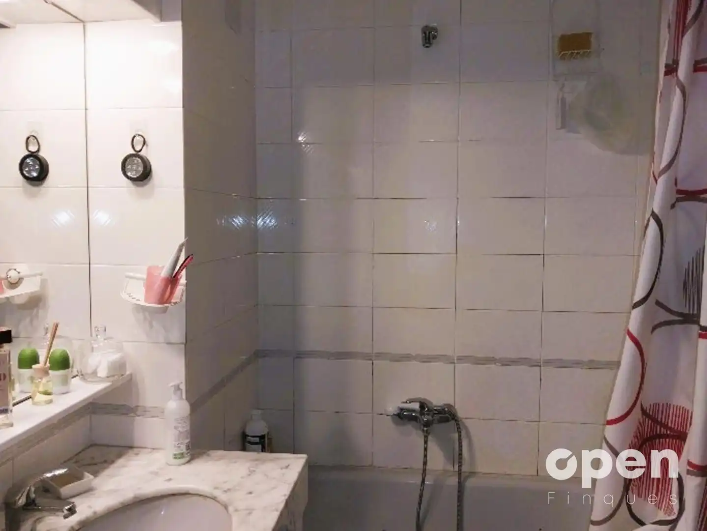 Baño de Piso en venta en Terrassa con Calefacción, Terraza y Balcón