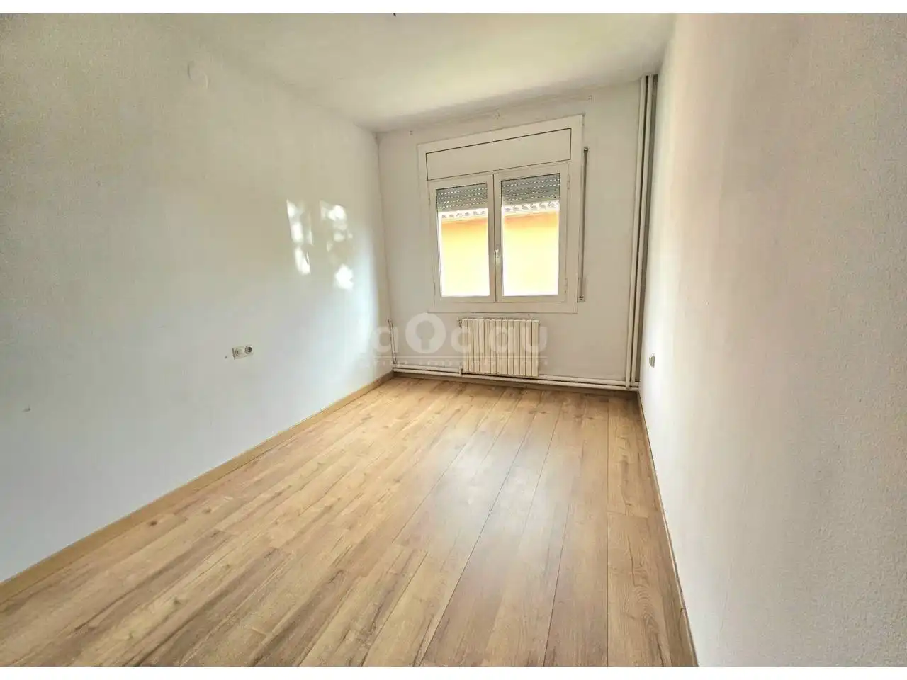 Schlafzimmer von Wohnung zum Verkauf in Tona mit Heizung, Parkett und Terrasse