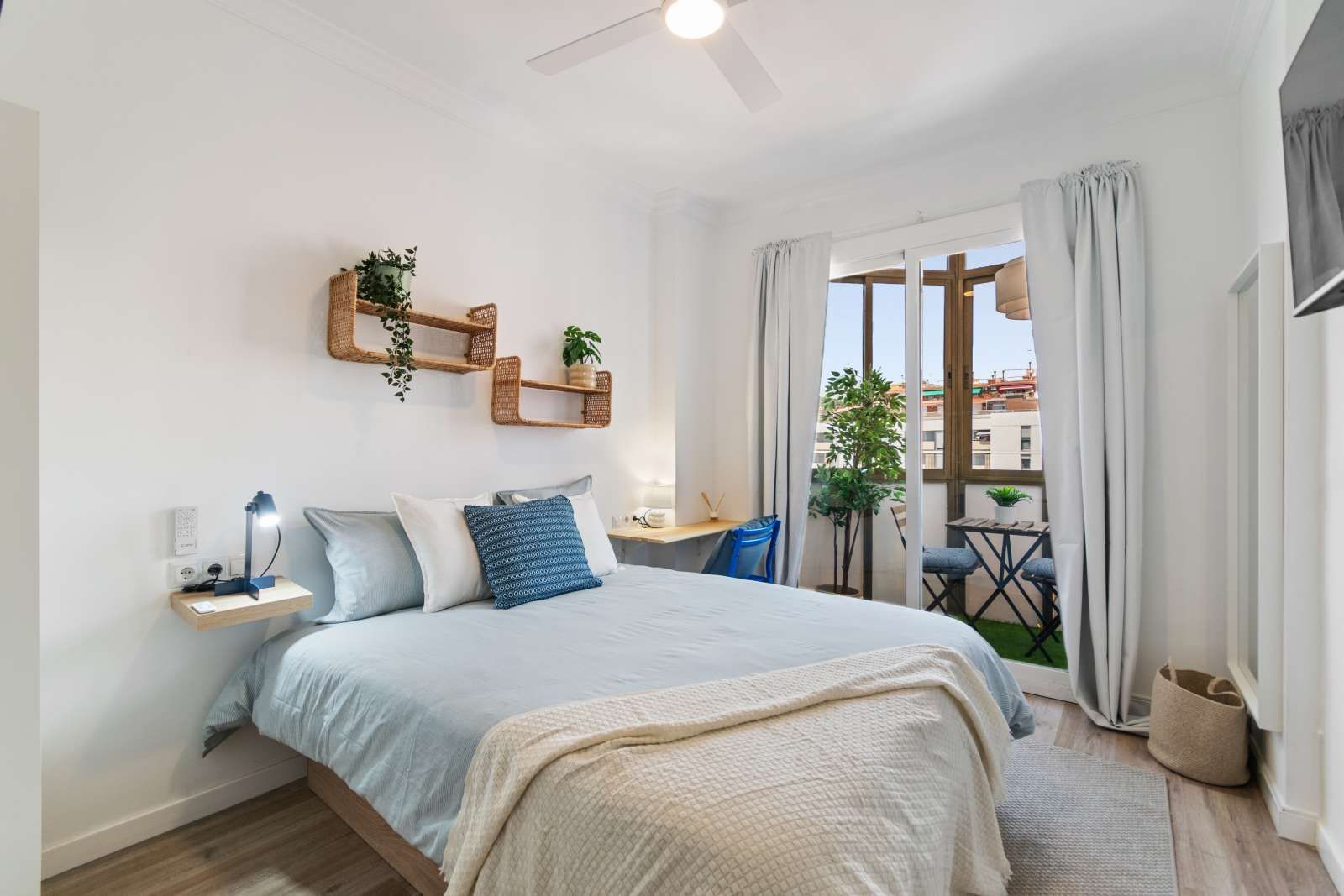 Bedroom of Flat to share in  Barcelona Capital  with Air Conditioner, Heating and Terrace