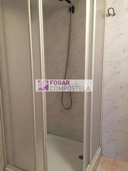 Bany de Casa o xalet en venda en Santiago de Compostela  amb Moblat