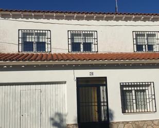 Vista exterior de Casa o xalet en venda en Tribaldos amb Calefacció i Jardí privat