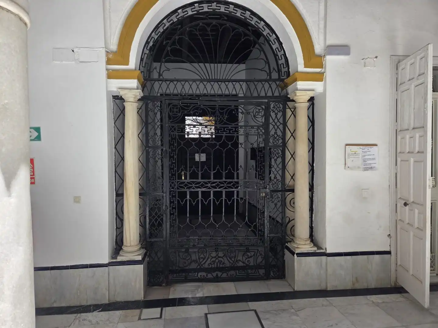 Flat for rent in Sevilla  with Air Conditioner, Heating and Furnished
