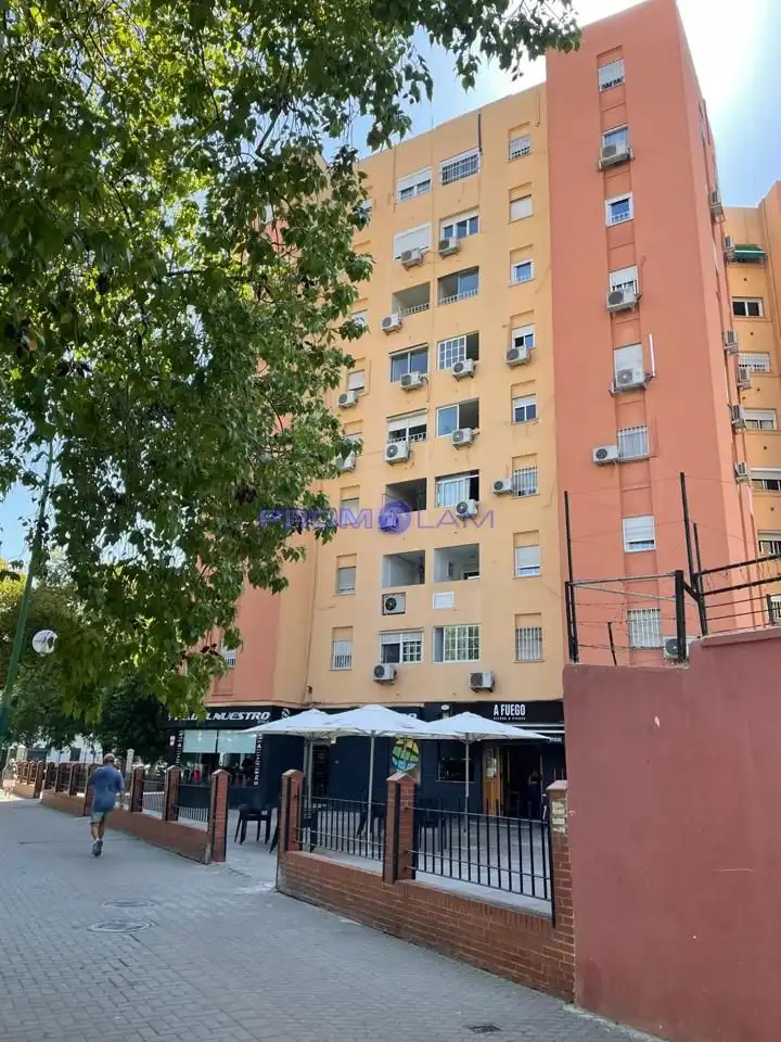 Vista exterior de Pis en venda en Sevilla amb Aire condicionat