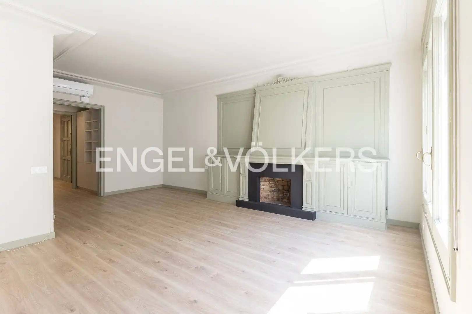 Wohnzimmer von Wohnung zum Verkauf in Barcelona mit Klimaanlage, Heizung und Parkett