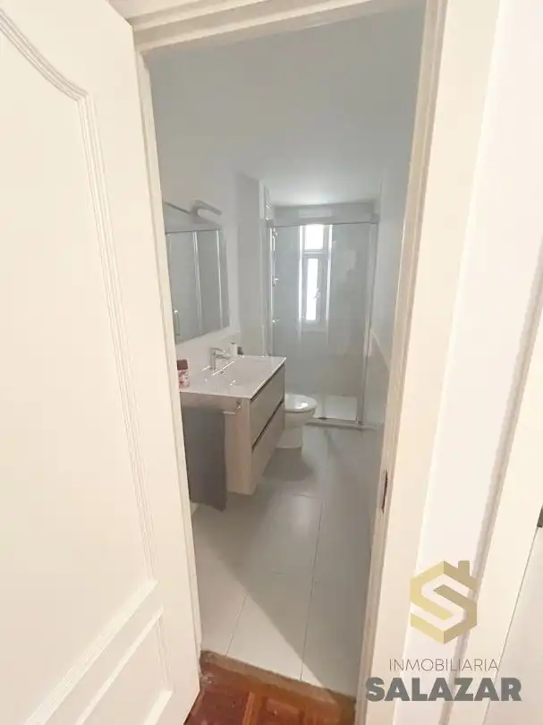 Bathroom of Flat for rent in Bilbao   with Balcony