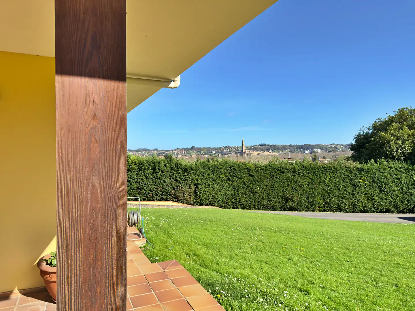 Jardí de Casa o xalet en venda en Gijón  amb Calefacció, Parquet i Terrassa