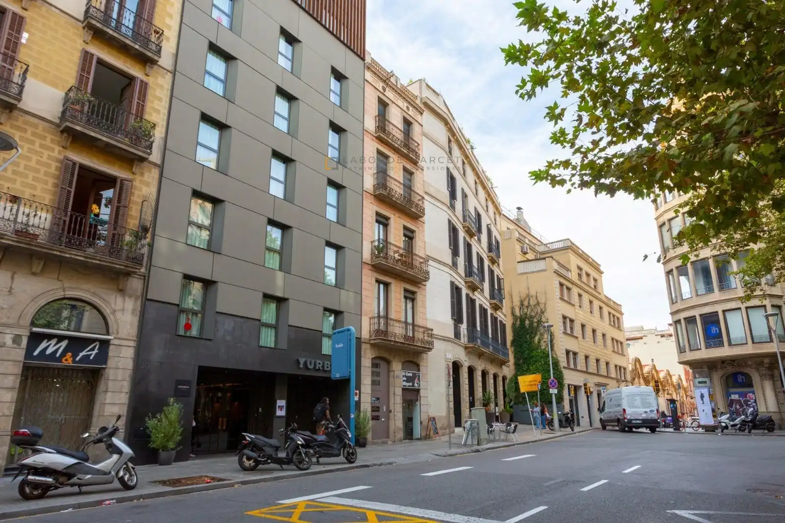 Außenansicht von Gebäude zum Verkauf in Barcelona