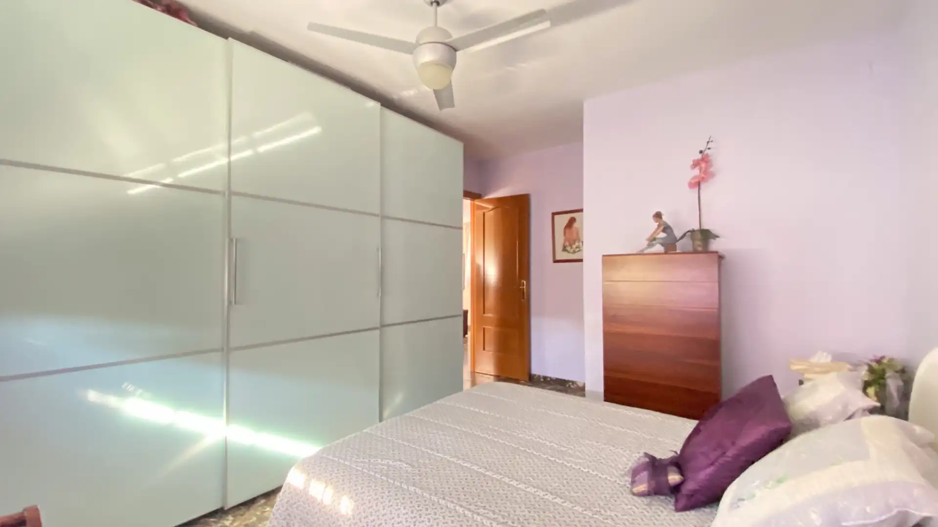 Habitación de Casa adosada en venta en Cerdanyola del Vallès con Aire acondicionado, Calefacción y Jardín privado