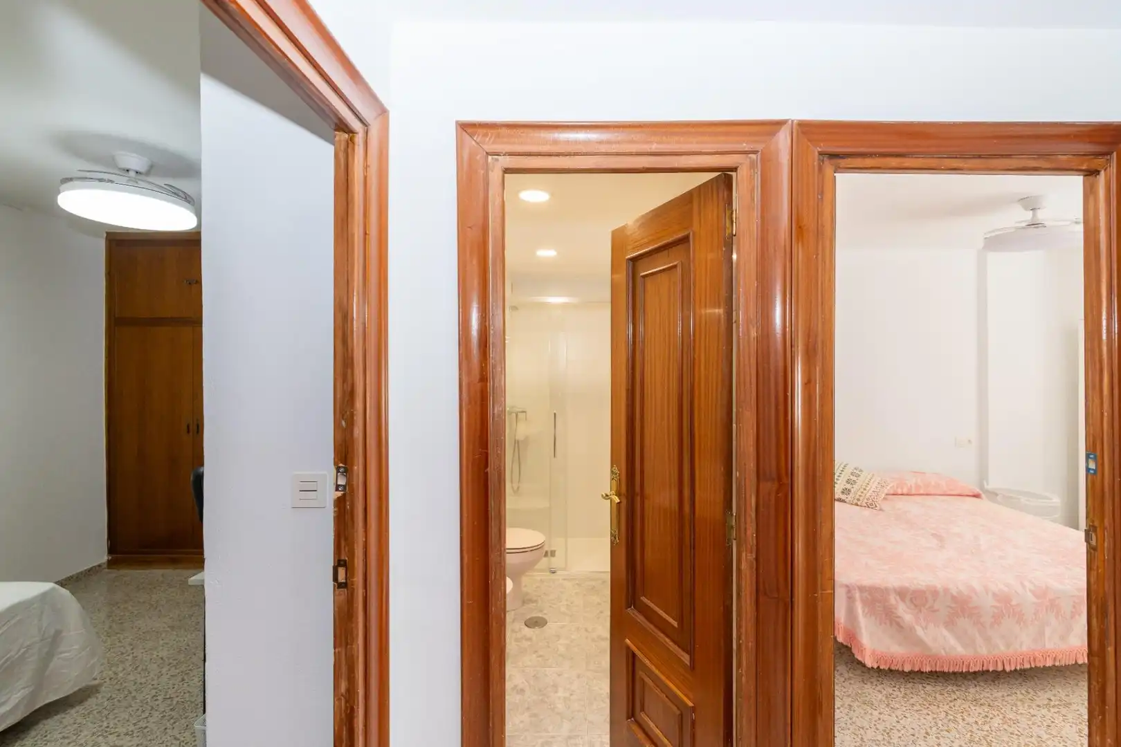 Schlafzimmer von Wohnung zur Miete in Granada mit Klimaanlage, Möbliert und Balkon