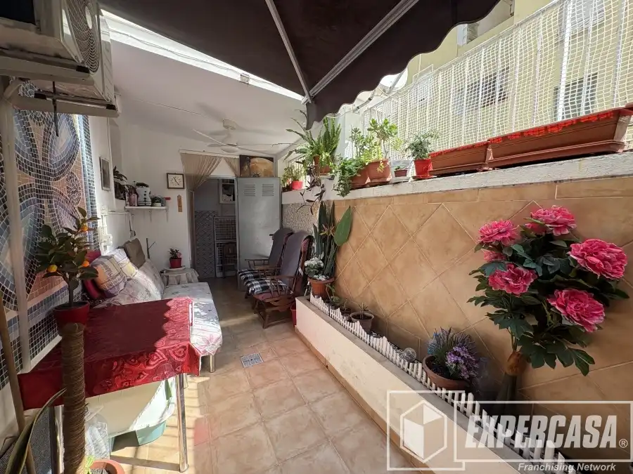 Vista exterior de Piso en venta en Castellón de la Plana / Castelló de la Plana con Aire acondicionado, Parquet y Terraza