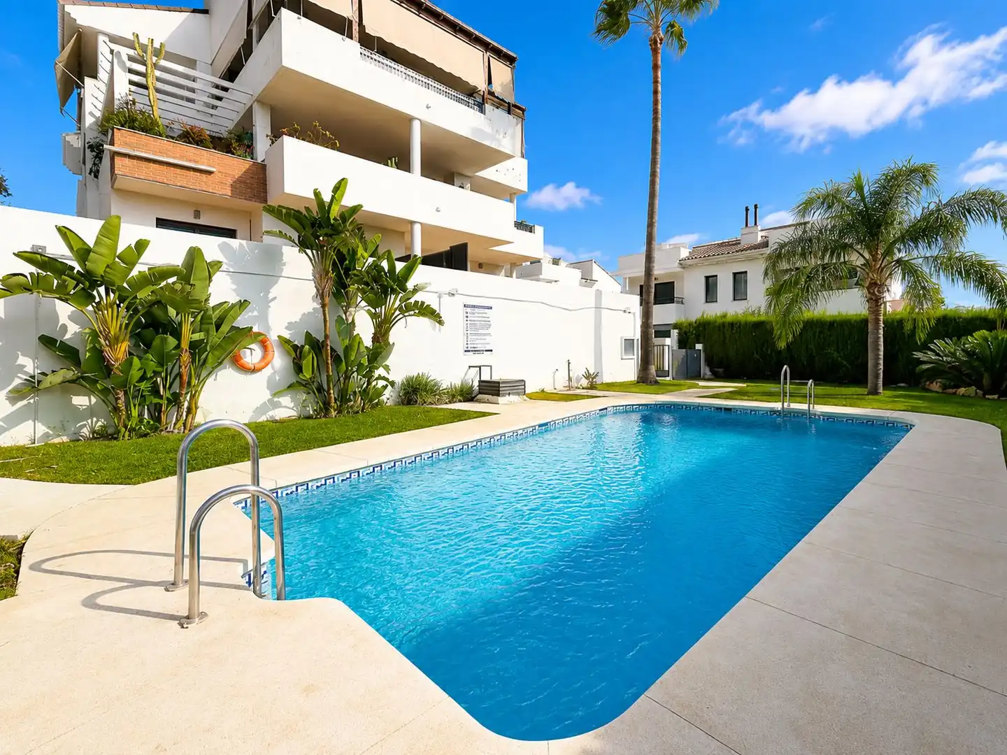 Piscina de Apartament en venda en Mijas amb Aire condicionat, Calefacció i Jardí privat