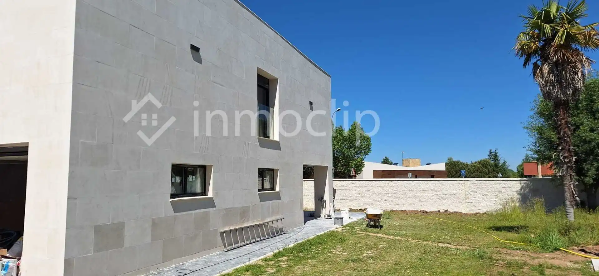 Vista exterior de Casa o xalet en venda en Villamayor amb Calefacció, Jardí privat i Terrassa