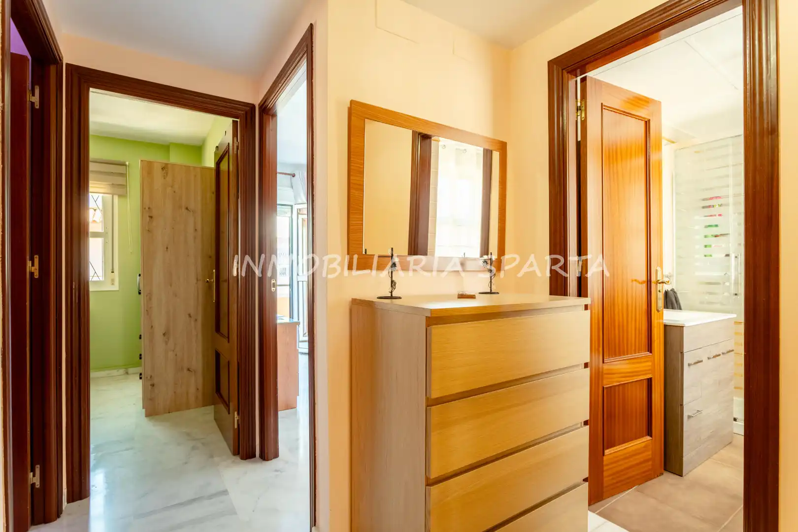 Habitación de Casa adosada en venta en Villanueva del Ariscal con Aire acondicionado, Calefacción y Jardín privado