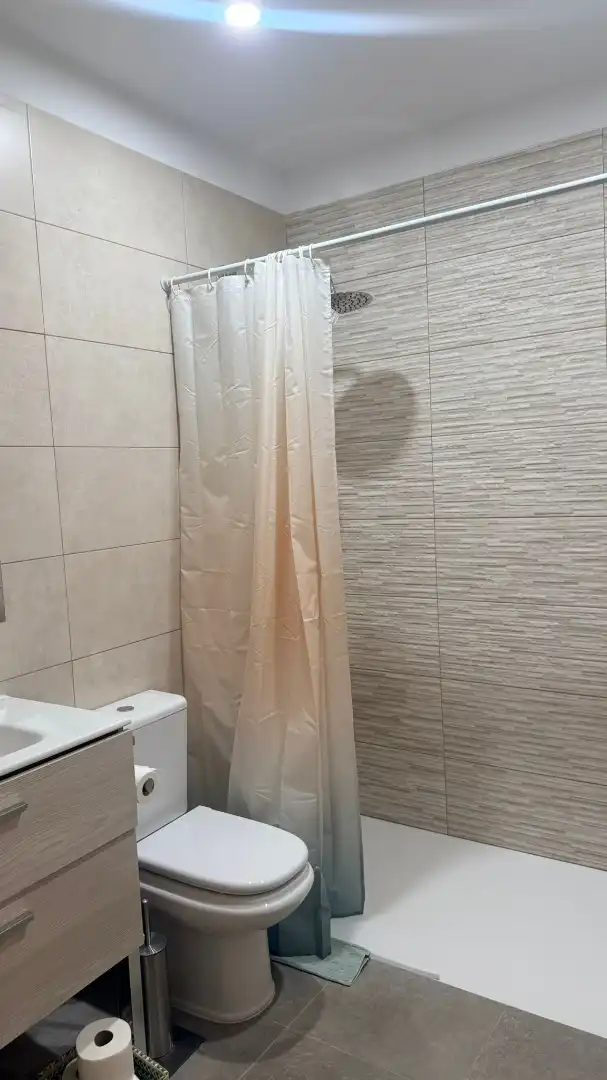 Badezimmer von Wohnung zur Miete in Candelaria mit Klimaanlage, Abstellraum und Möbliert