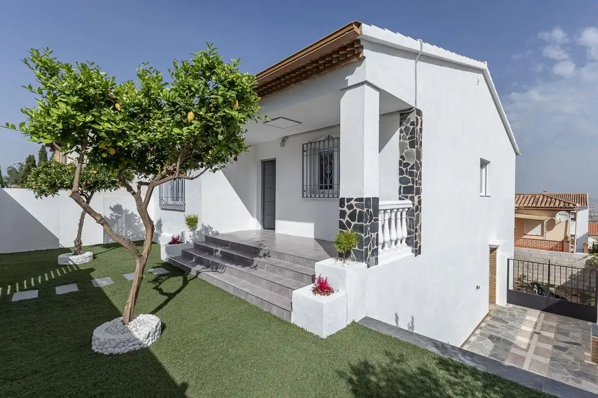 House for sale in Calle HARALES 5