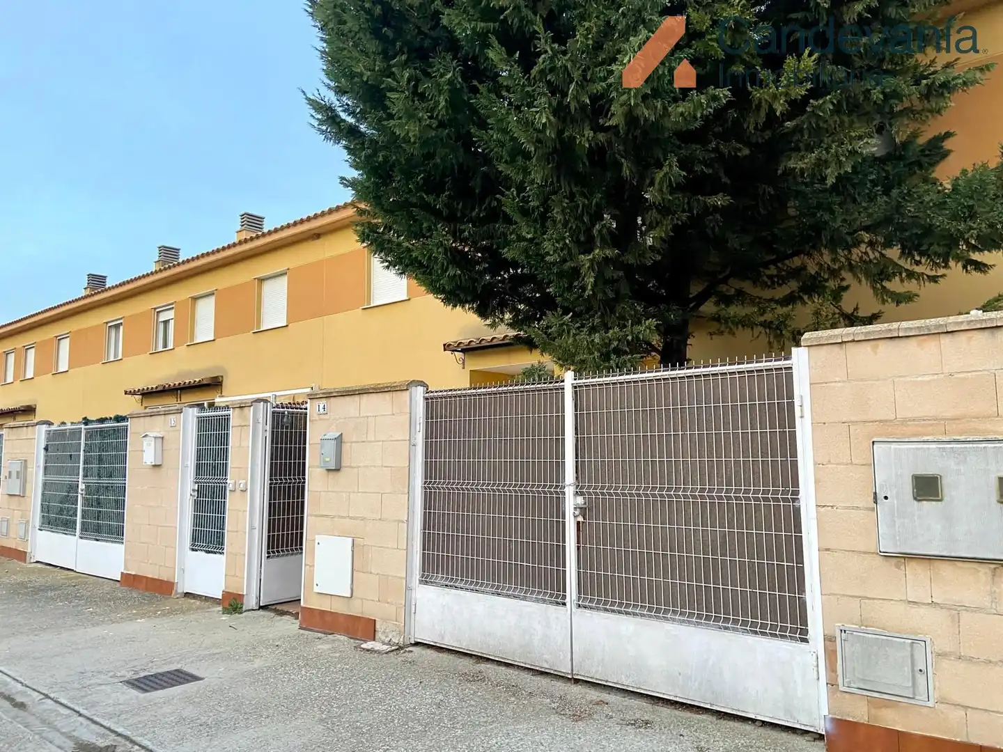 Vista exterior de Casa adosada en venta en Las Pedrosas con Aire acondicionado, Calefacción y Jardín privado