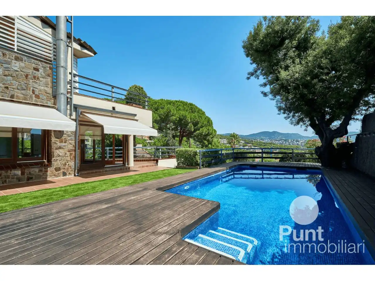Vista exterior de Casa o xalet en venda en Premià de Dalt amb Aire condicionat, Calefacció i Jardí privat