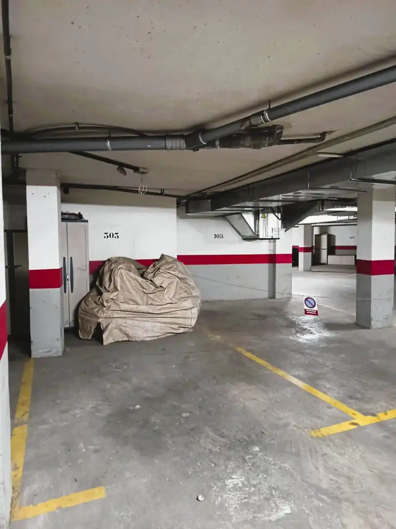 Parking de Ático en venta en Orihuela con Jardín privado, Terraza y Amueblado