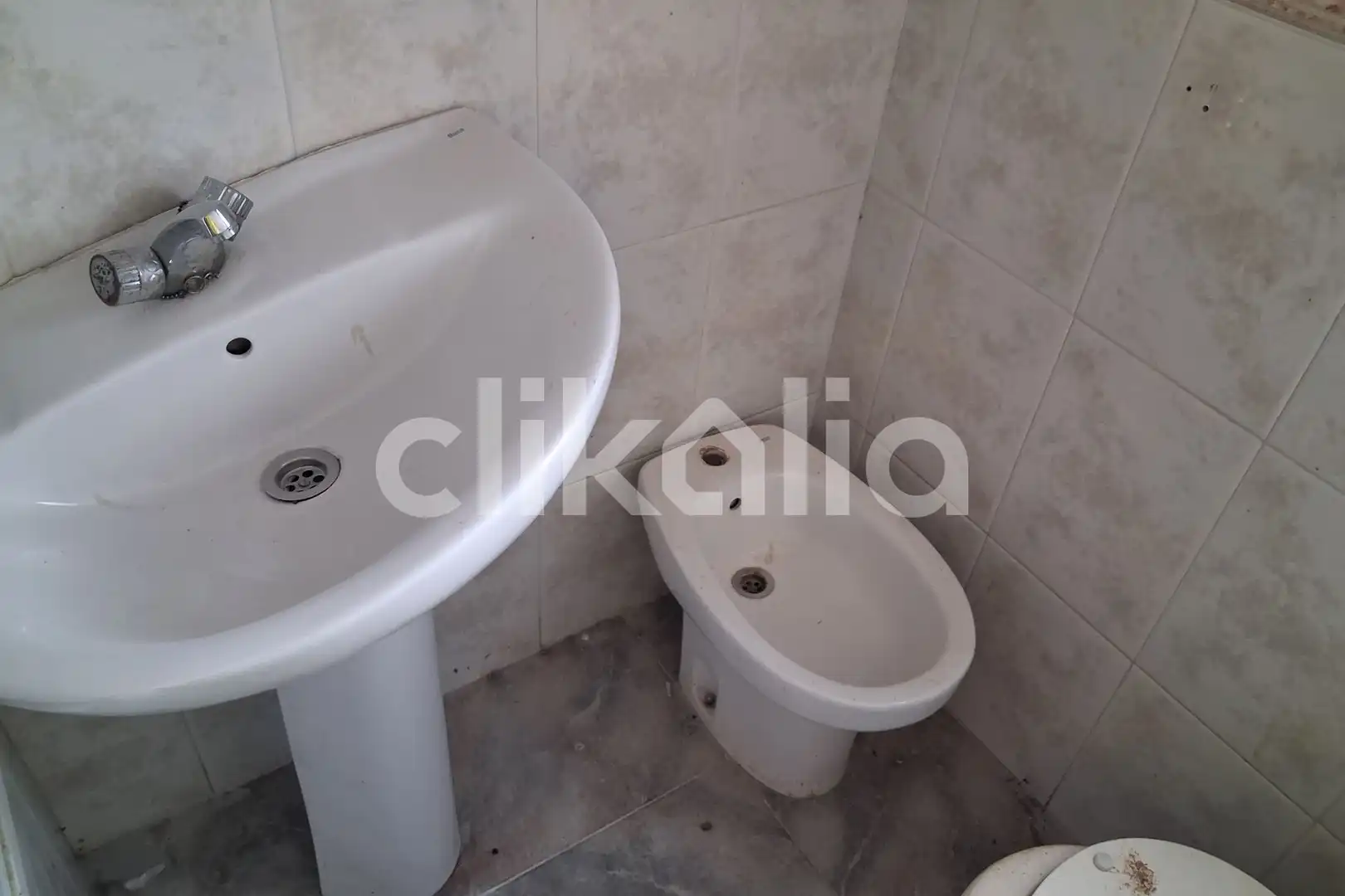 Bany de Pis en venda en Baza amb Terrassa