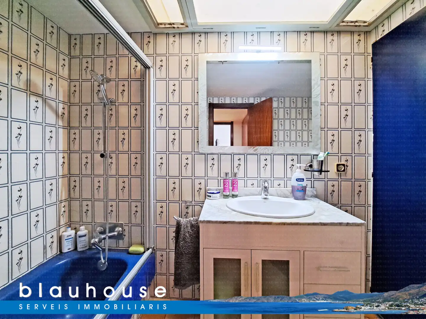 Bathroom of Houses for sale in Llançà  with Heating, Terrace and Storage room