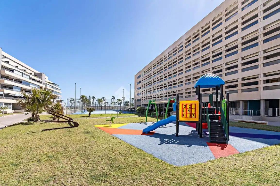 Parking de Piso en venta en Roquetas de Mar con Aire acondicionado, Terraza y Amueblado