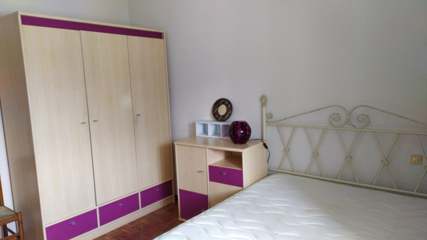 Dormitori de Pis de lloguer en Vitoria - Gasteiz amb Calefacció, Parquet i Moblat