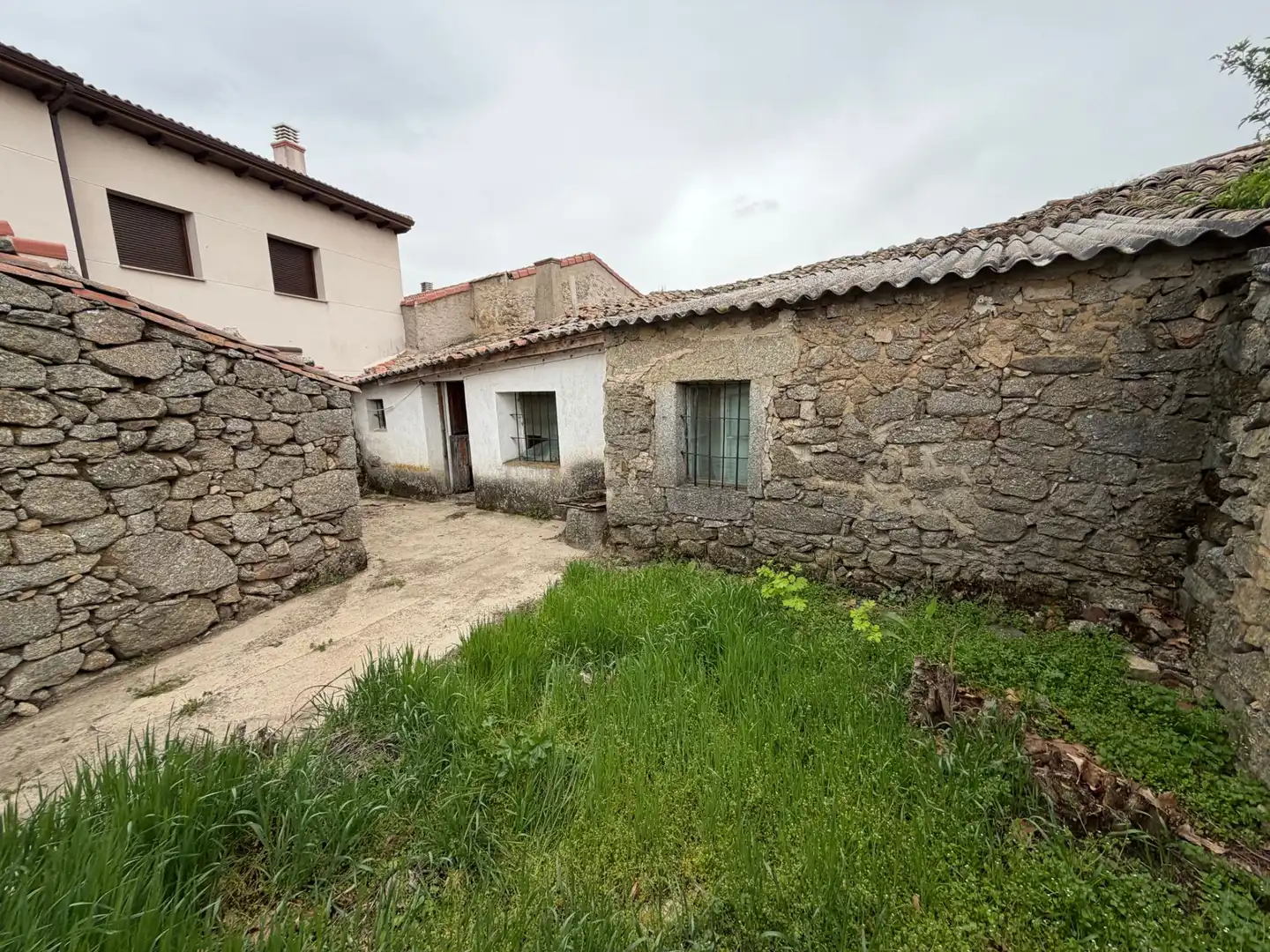 Vista exterior de Casa o chalet en venta en Cillán con Jardín privado y Trastero